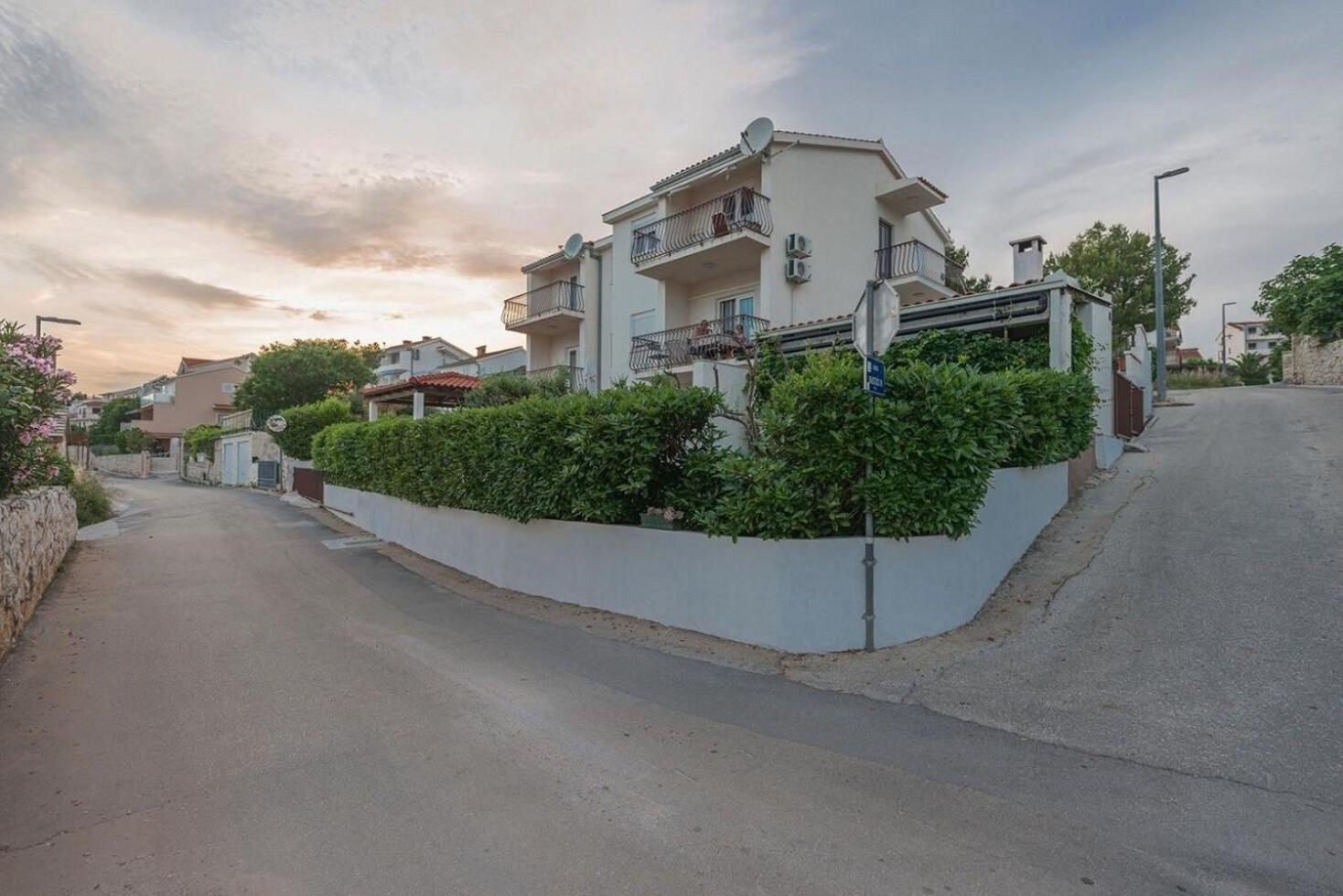 Apartments Brane - 100M From The Beach Трогир Экстерьер фото